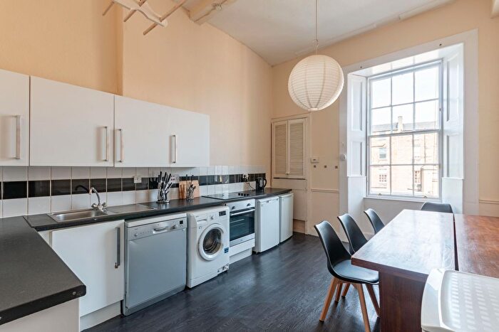 4 Bedroom Flat To Rent In Torphichen Street, Edinburgh, EH3