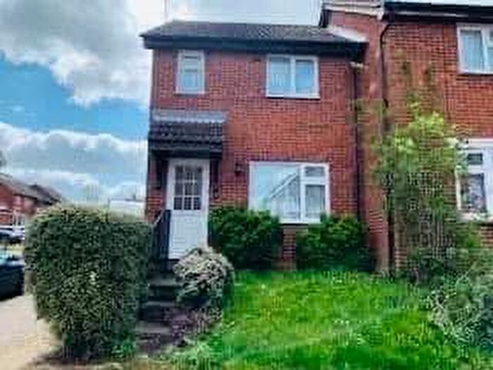 3 Bedroom Terraced House To Rent In Fieldfare Green, Luton, LU4