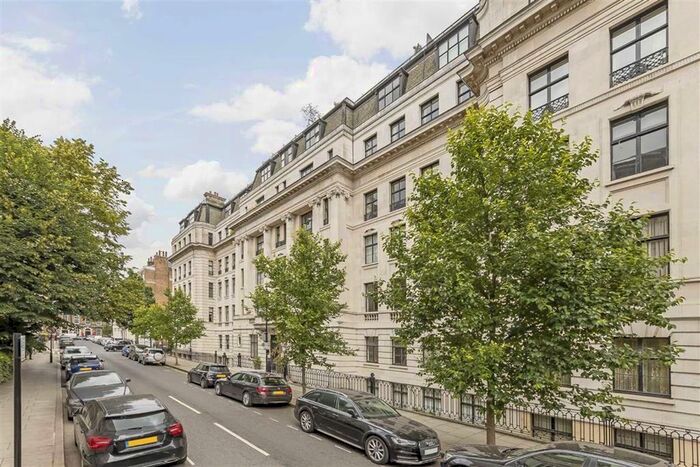 2 Bedroom Flat To Rent In Mansfield Street, London, W1G