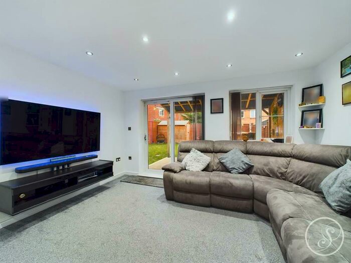 3 Bedroom Semi-Detached House To Rent In Oak Tree Drive, Leeds, LS8