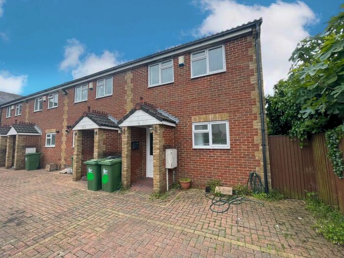 2 Bedroom House To Rent In Commercial Road, Eastbourne, BN21