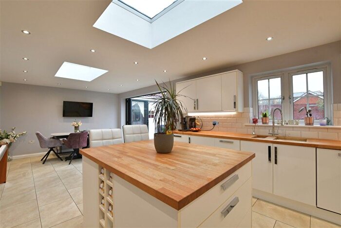 4 Bedroom Detached House For Sale In Hayden Road, Waltham Abbey, Essex, EN9