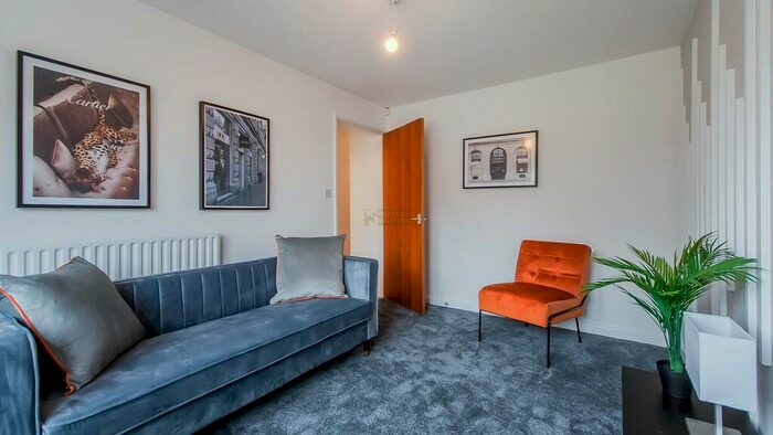 3 Bedroom Semi-Detached House To Rent In Newhaven Close, Birmingham - Student Property, B7