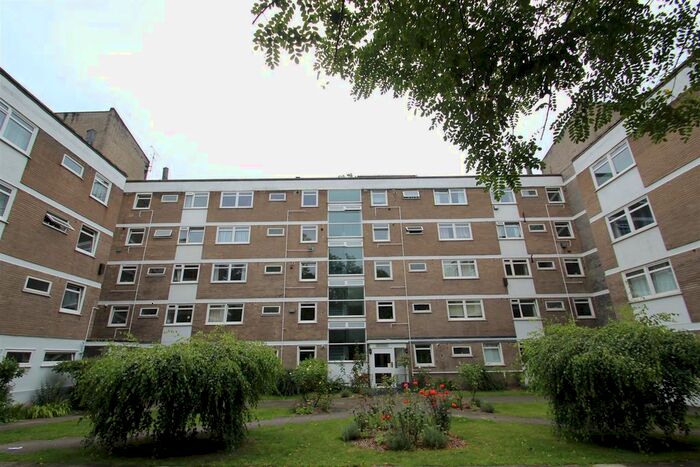 1 Bedroom Flat To Rent In Carlton Drive, London, SW15