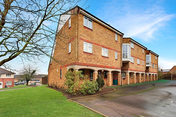 2 Bedroom Maisonette For Sale In Charleston Court, Basildon, Essex, SS13