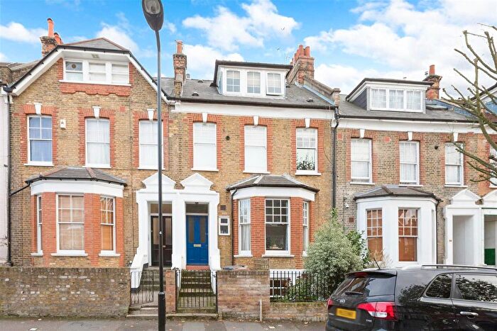 2 Bedroom Maisonette For Sale In Durley Road, London, N16