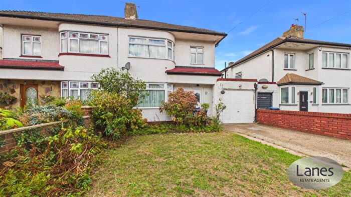 3 Bedroom Semi Detached House For Sale In Willow Road, Enfield, EN1