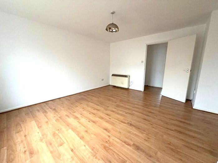2 Bedroom Flat For Sale In Felixstowe Court, London, E16