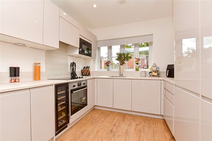 3 Bedroom Semi-detached House For Sale In Aylsham Road, Tadworth, Surrey, KT20