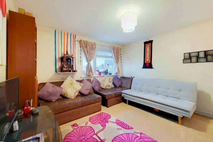 1 Bedroom Maisonette To Rent In Rankin Clos, Colindale, London, NW9