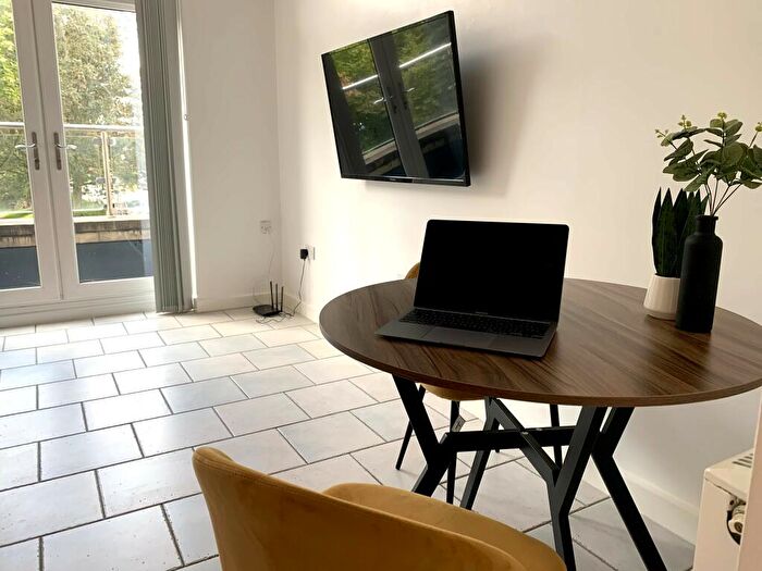 1 Bedroom Flat To Rent In Apartment Laureate House, LN1