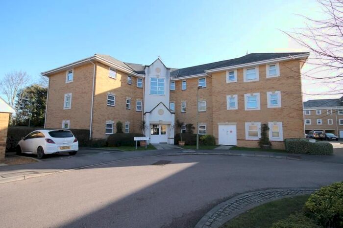 2 Bedroom Flat To Rent In International Way, Sunbury-On-Thames, Surrey, TW16