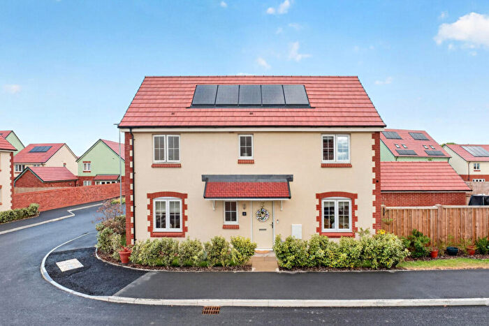 3 Bedroom Detached House For Sale In Campion Way, Desborough, NN14