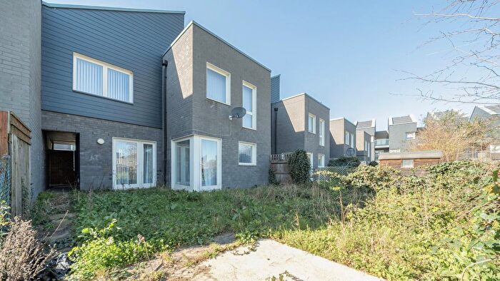 3 Bedroom Semi Detached House To Rent In Barking Fg, Barking, IG11