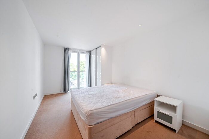 1 Bedroom Property To Rent In Goldhawk Road, London, W12