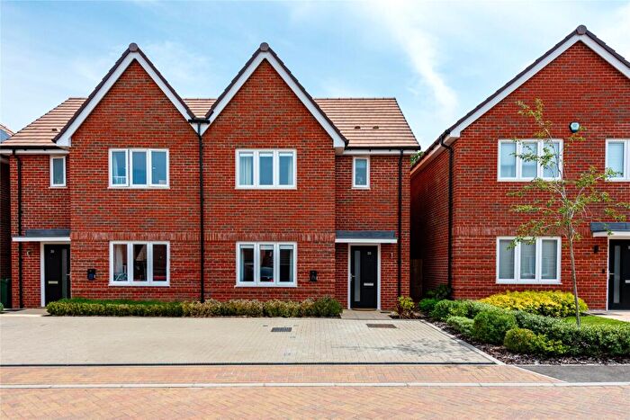 3 Bedroom Semi-Detached House For Sale In Friary Grove, Eagle Farm South, Wavendon, Buckinghamshire, MK17