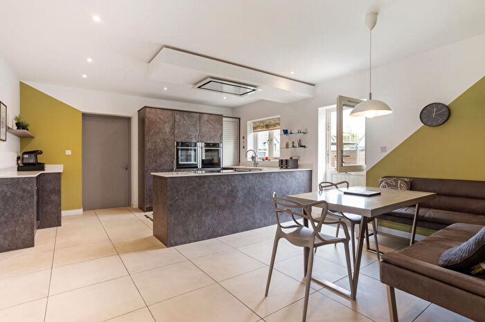 4 Bedroom Detached House For Sale In Blunsdon, Wiltshire, SN26