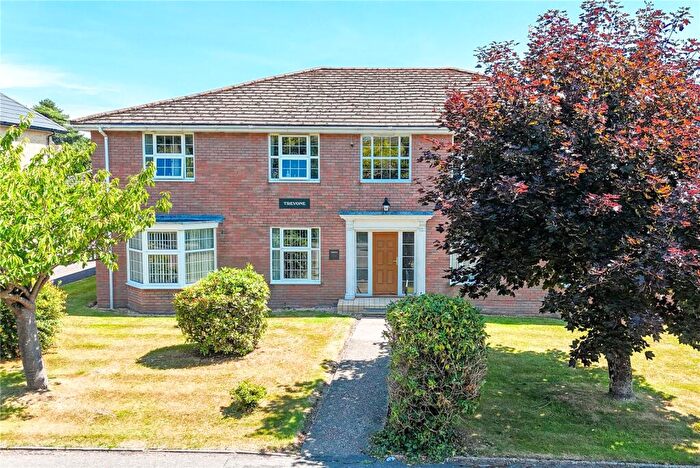 2 Bedroom Apartment For Sale In Herbert Road, New Milton, Hampshire, BH25