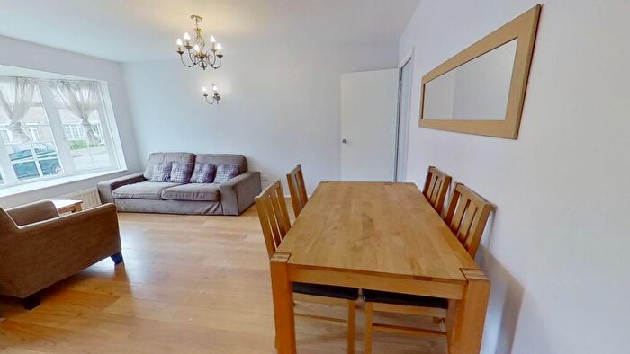 4 Bedroom Semi Detached House To Rent In Lynwood, Guildford, GU2