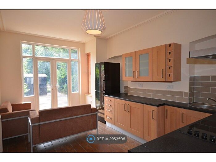 5 Bedroom End Terrace House To Rent In Ashburnham Road, Luton, LU1