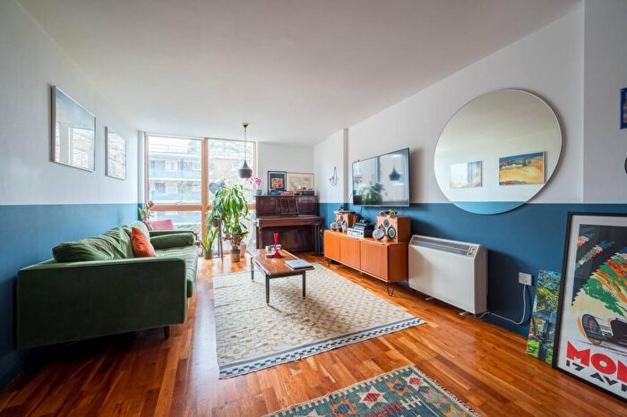 2 Bedroom Flat To Rent In Poole Street, Islington, London, N1