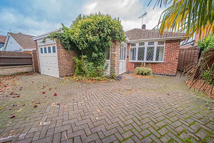 3 Bedroom Detached House For Sale In Cloweswood Lane, Earlswood, B94