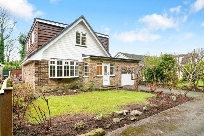 4 Bedroom Detached House For Sale In North Wood Park, Kirkburton, HD8