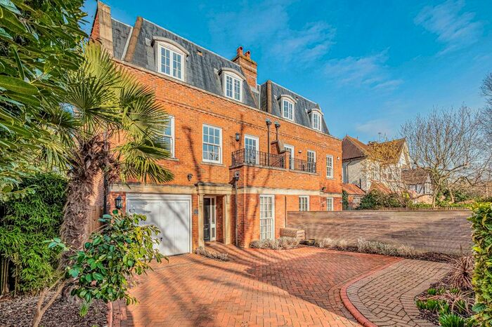 4 Bedroom Semi-Detached House To Rent In Park Road, Hampton Hill, Hampton, Middlesex, TW12