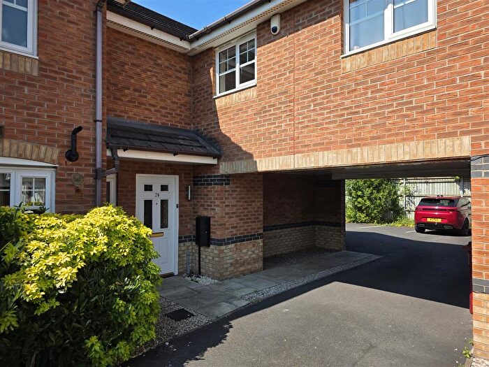 3 Bedroom End Of Terrace House To Rent In Madison Park, Westhoughton, Bolton, BL5