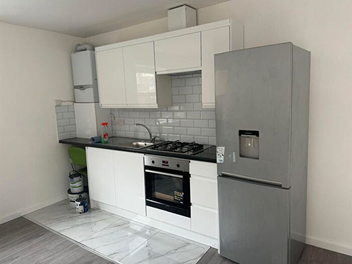 Studio To Rent In Seven Sisters Road, London, N15