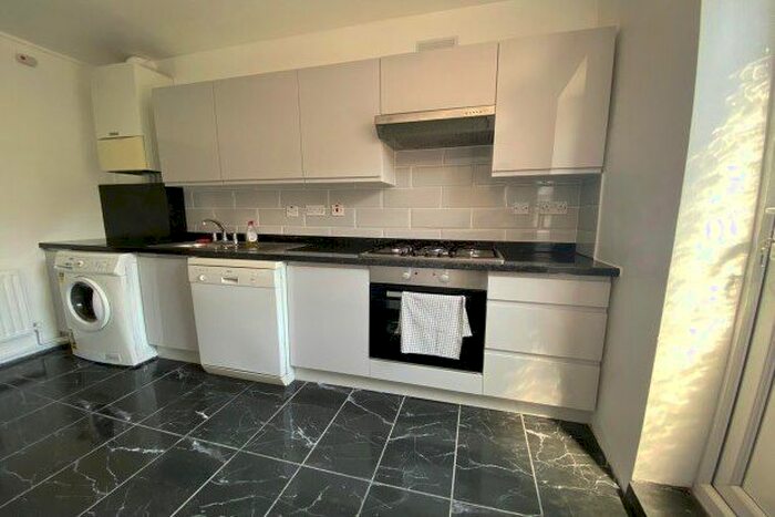 3 Bedroom Maisonette To Rent In Fairbridge Road, London, N19