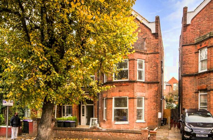 2 Bedroom Flat To Rent In Park Avenue, Willesden Green, London, NW2