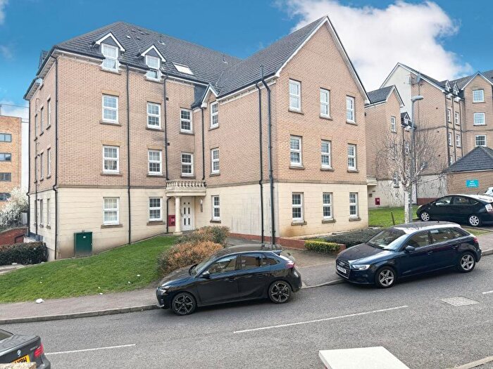 2 Bedroom Flat For Sale In Farley Fields, Luton, LU1