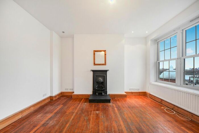 2 Bedroom Flat To Rent In Welland Street, London, SE10