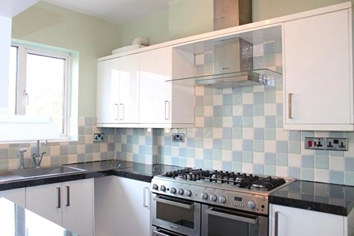 2 Bedroom Maisonette To Rent In Harrow View, Harrow, HA2