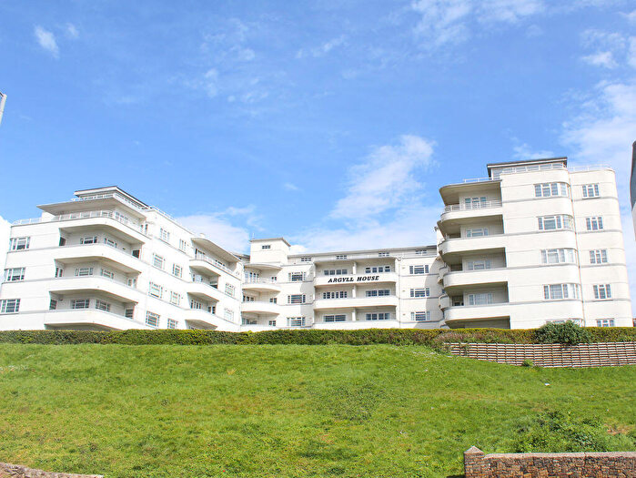 3 Bedroom Apartment For Sale In Seaforth Road, Westcliff-On-Sea, SS0