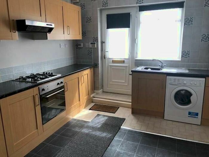 3 Bedroom Apartment To Rent In Cross Gates Road, Leeds, LS15
