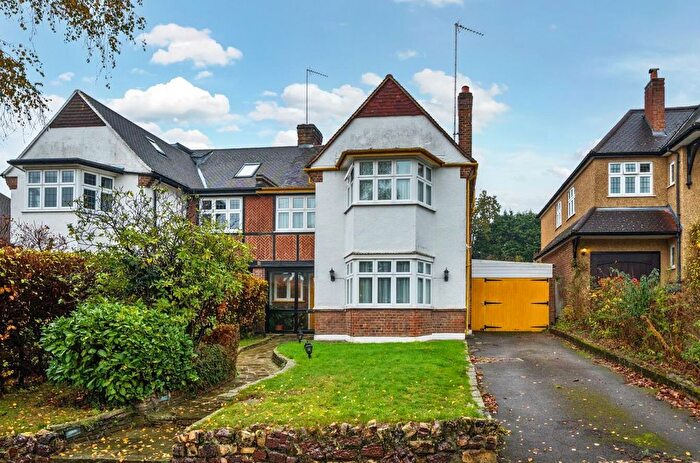 4 Bedroom Semi Detached House For Sale In Buckingham Avenue, Whetstone, N20