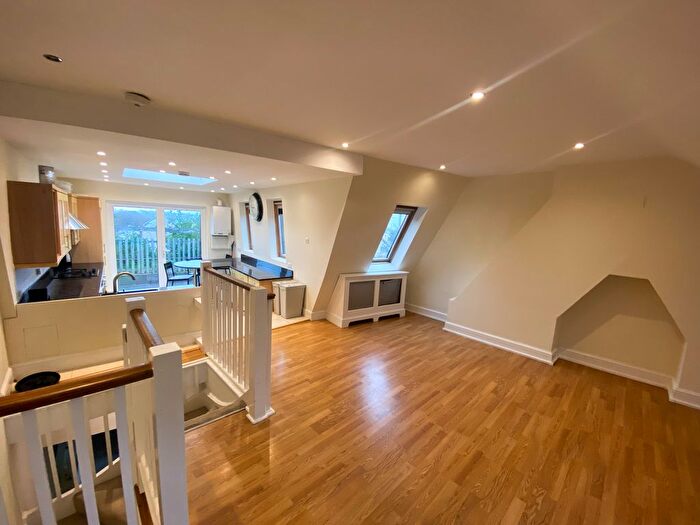 3 Bedroom Flat To Rent In Crewys Road, London, NW2