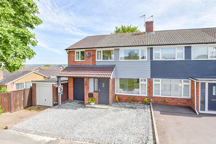 4 Bedroom Semi-Detached House For Sale In Richmond Way, Maidstone, Kent, ME15