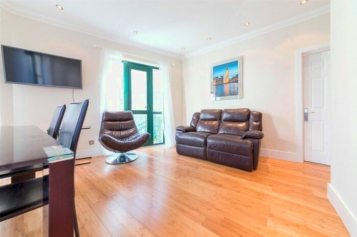 3 Bedroom Flat To Rent In Ormond House, Medway Street, London, SW1P