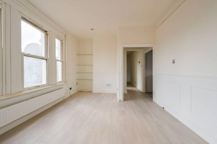 3 Bedroom Flat To Rent In Hornsey Park Road, Hornsey, London, N8