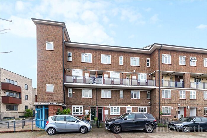 3 Bedroom Flat For Sale In Comet Street, London, SE8