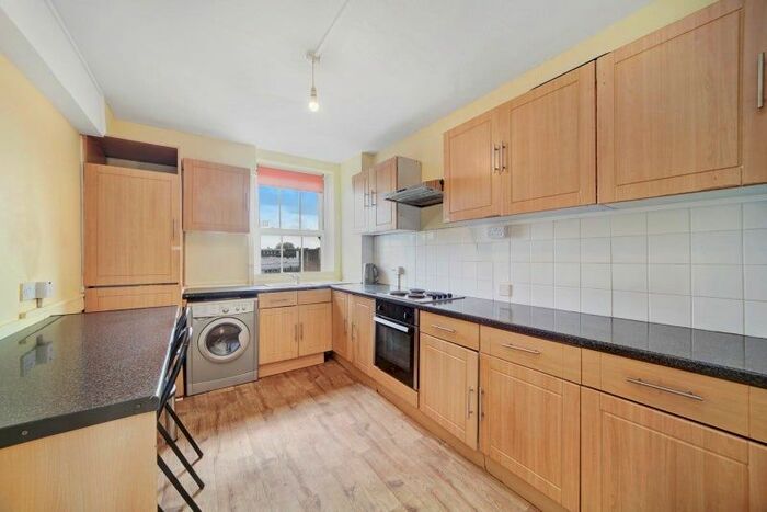 3 Bedroom Flat To Rent In Queens Crescent, Chalk Farm, NW5