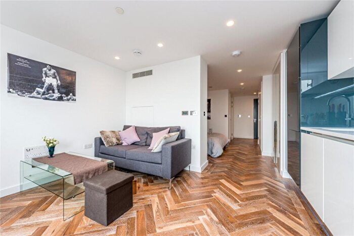 Apartment To Rent In Eagle Point, City Road, Old Street, EC1V