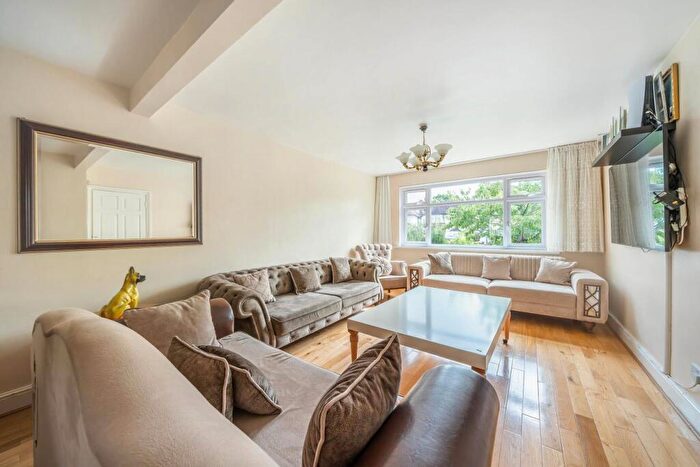 4 Bedroom Semi-Detached House For Sale In Winn Road, Lee, London, SE12