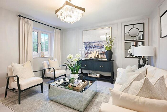 4 Bedroom Detached House For Sale In Shelvers Way, Tadworth, KT20