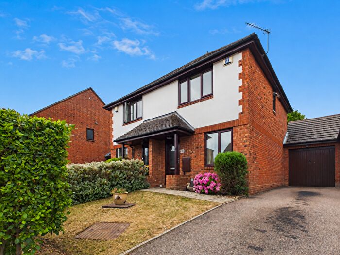 2 Bedroom Semi Detached House For Sale In Scholey Close, Halling, Rochester, ME2