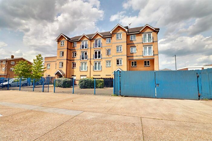 1 Bedroom Flat To Rent In St Andrews Court, Calcutta Road, Tilbury, RM18