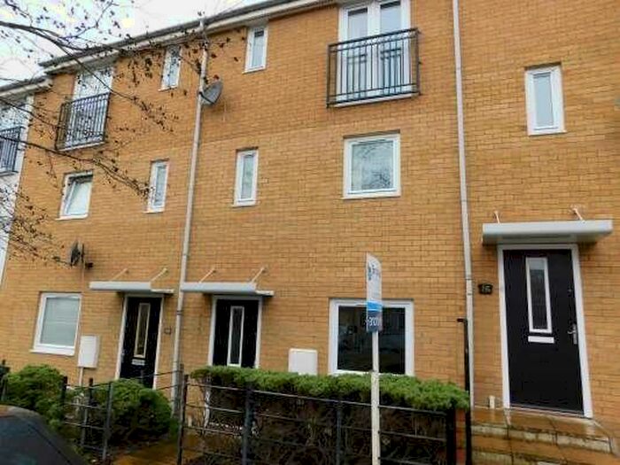 3 Bedroom Town House To Rent In Lakeview Way, Peterborough, Cambridgeshire, PE7